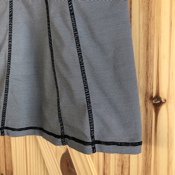 🍋 Lululemon tank. Size 6. - Picture 6 of 7